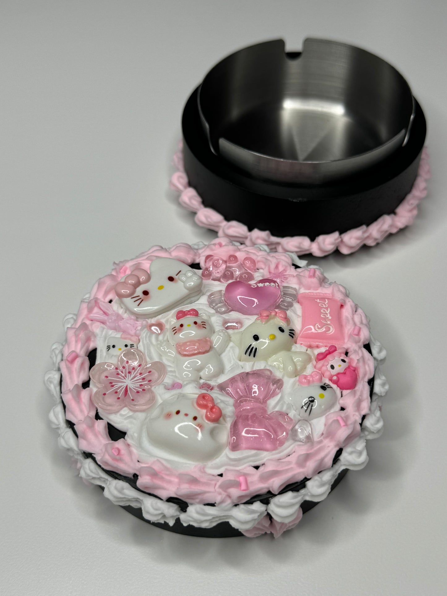 Kawaii kitty ashtray