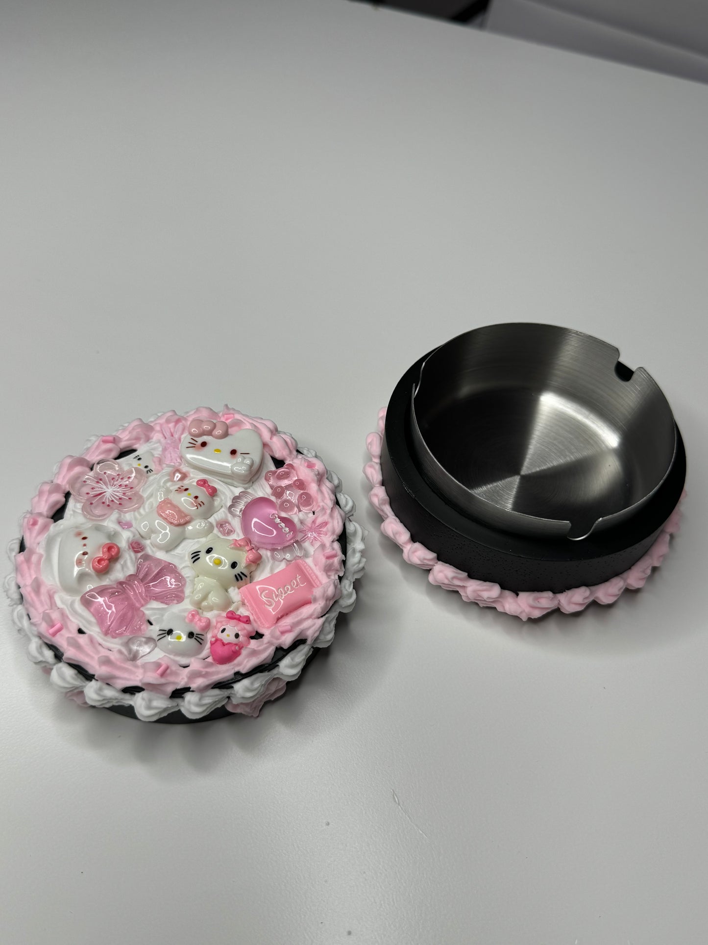 Kawaii kitty ashtray