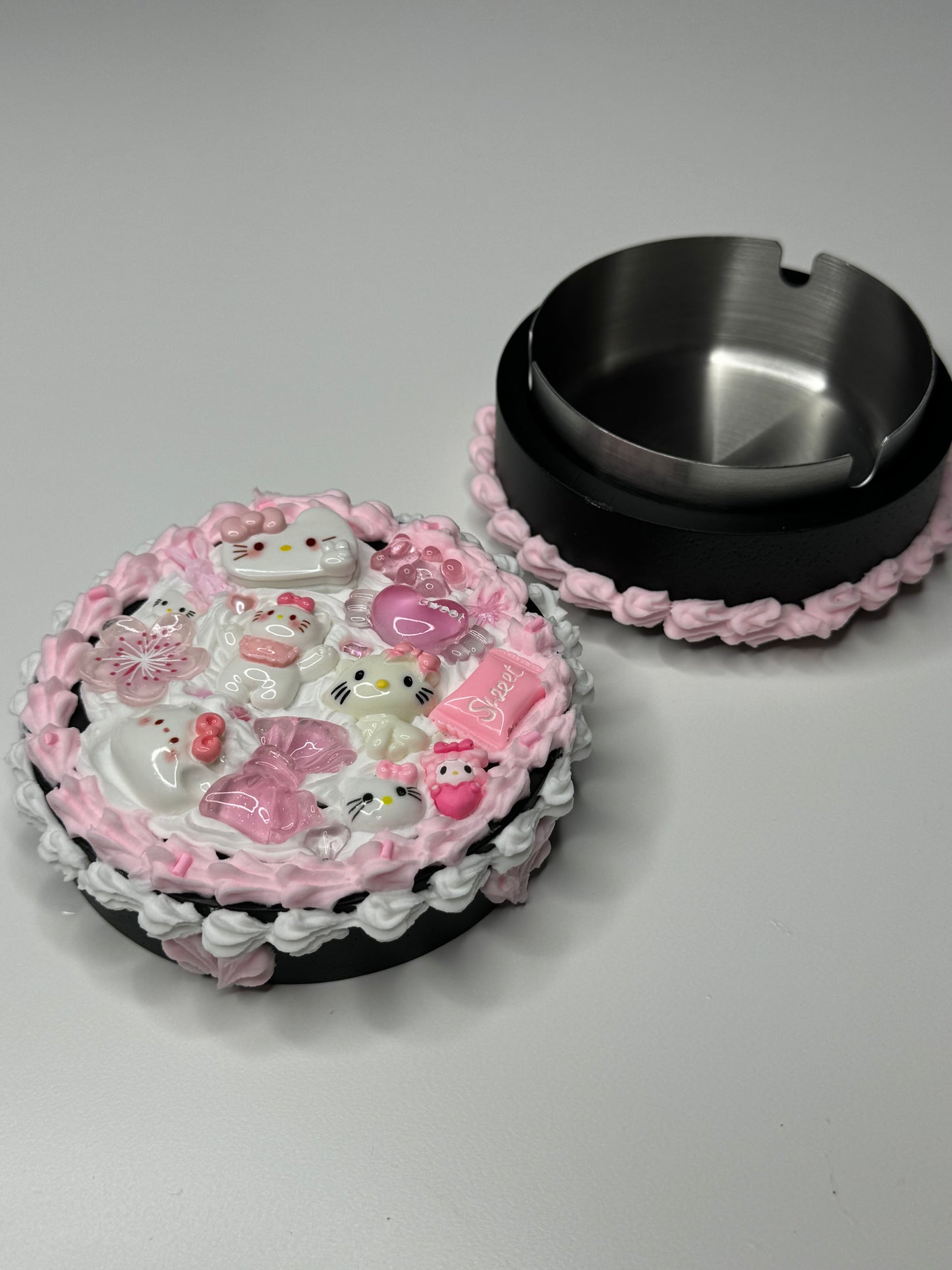 Kawaii kitty ashtray